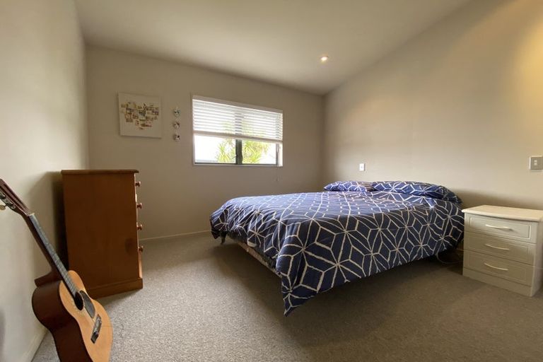 Photo of property in 78 Gunner Drive, Te Atatu Peninsula, Auckland, 0610