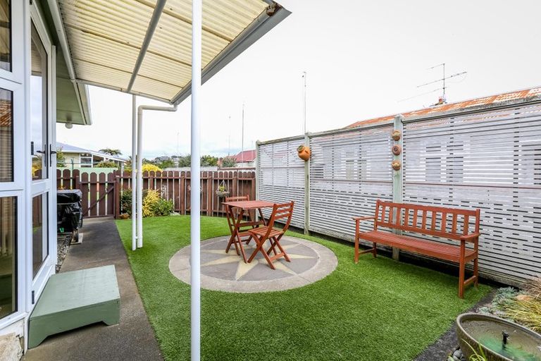 Photo of property in 19 Roy Terrace, Moturoa, New Plymouth, 4310