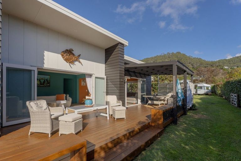 Photo of property in 56 Hahei Beach Road, Hahei, Whitianga, 3591