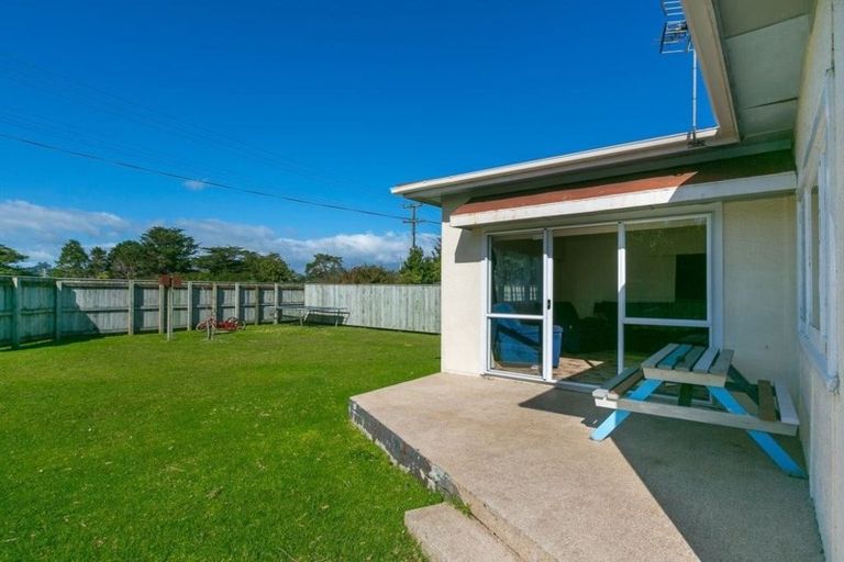 Photo of property in 464 South Road, Omata, New Plymouth, 4374
