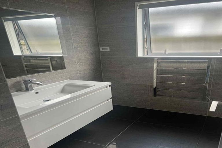 Photo of property in 12 Huarahi Pai Road, Huapai, Kumeu, 0810