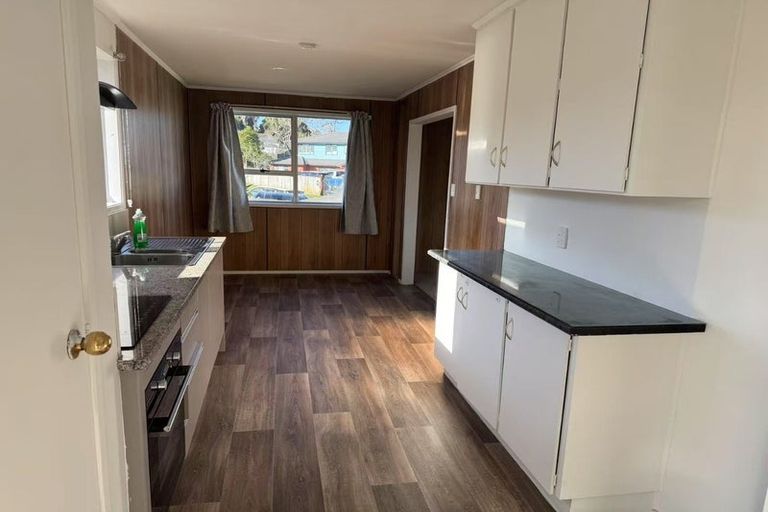 Photo of property in 2 Cranberry Place, Bucklands Beach, Auckland, 2012