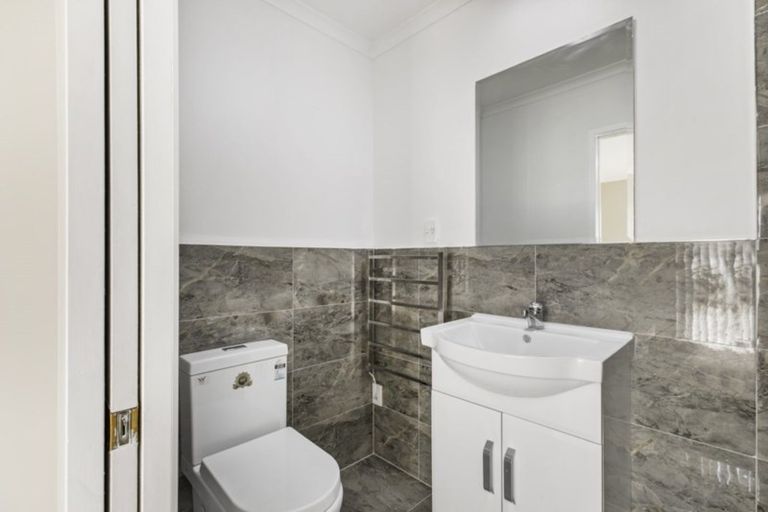 Photo of property in 30 Etherton Drive, Weymouth, Auckland, 2103