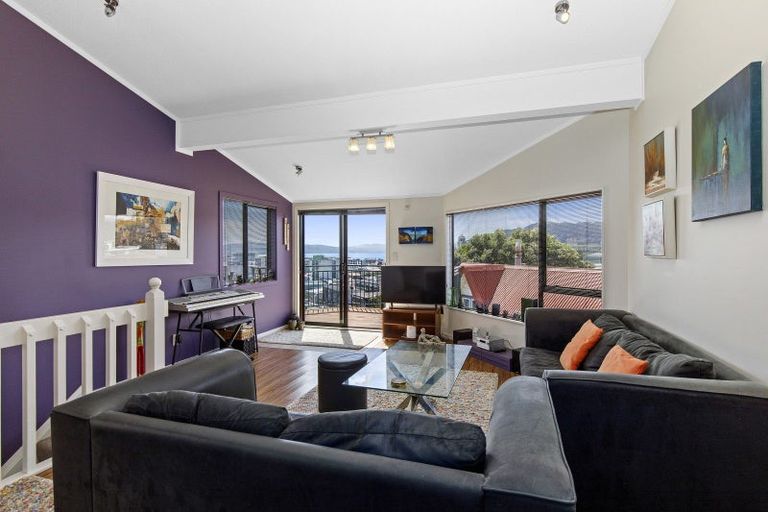 Photo of property in 53 Hankey Street, Mount Cook, Wellington, 6011