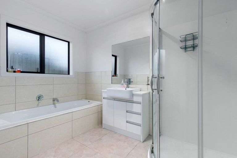 Photo of property in 214 Saint James Drive, Huntington, Hamilton, 3210