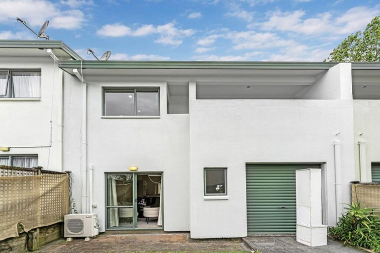 Photo of property in 12 Vitex Lane, Henderson, Auckland, 0612