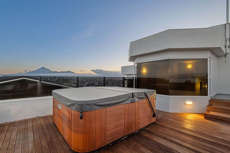 Photo of property in 2 Findlay Street, Moturoa, New Plymouth, 4310