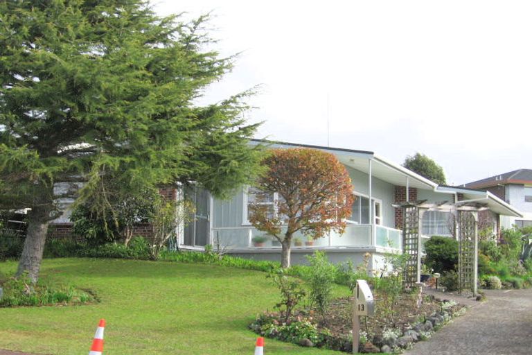 Photo of property in 13 Fairway Avenue, Red Beach, 0932