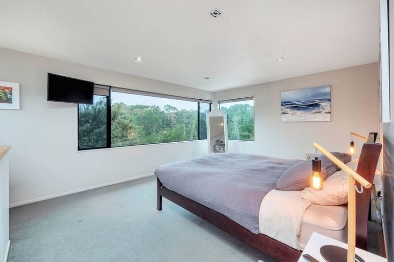 Photo of property in 172 Shaw Road, Oratia, Auckland, 0604