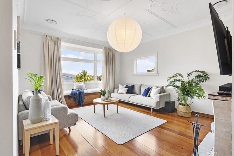 Photo of property in 7 Knoll Street, Island Bay, Wellington, 6023