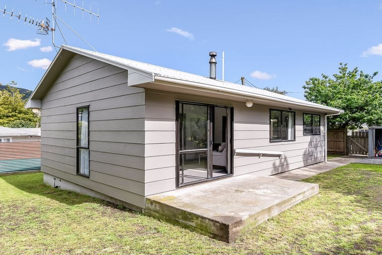 Photo of property in 1 Te Uruhi Grove, Paraparaumu, 5032