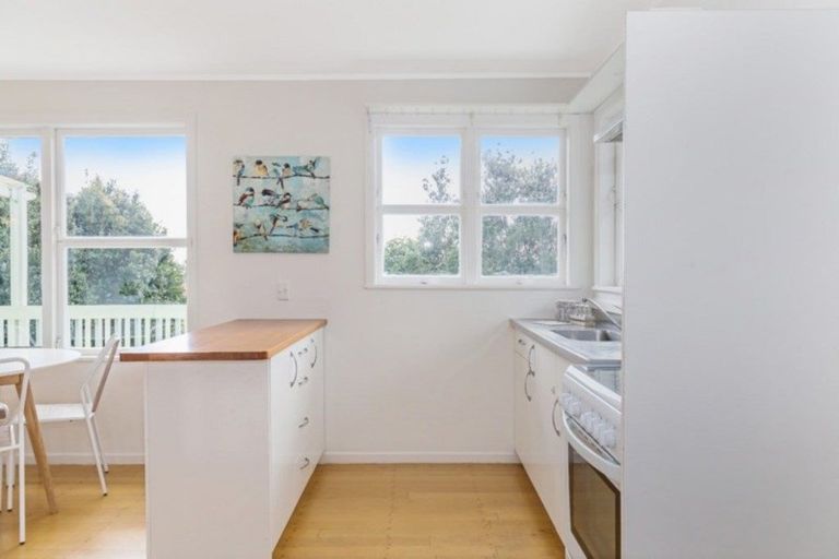 Photo of property in 45 Wade River Road, Stanmore Bay, Whangaparaoa, 0932