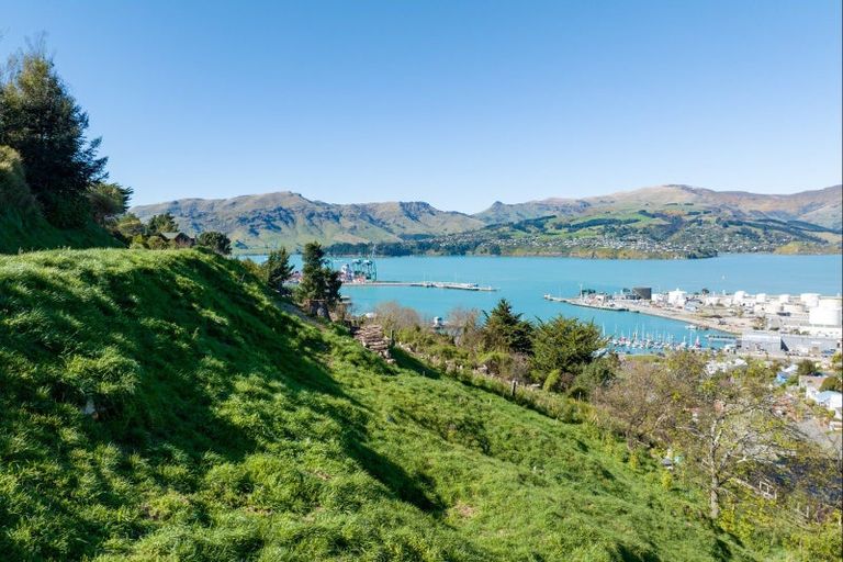 Photo of property in 11 Harmans Road, Lyttelton, 8082