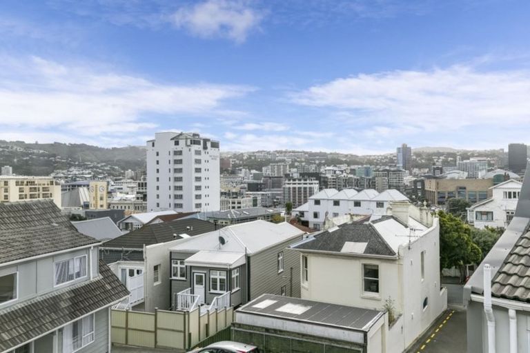 Photo of property in 44i Roxburgh Street, Mount Victoria, Wellington, 6011