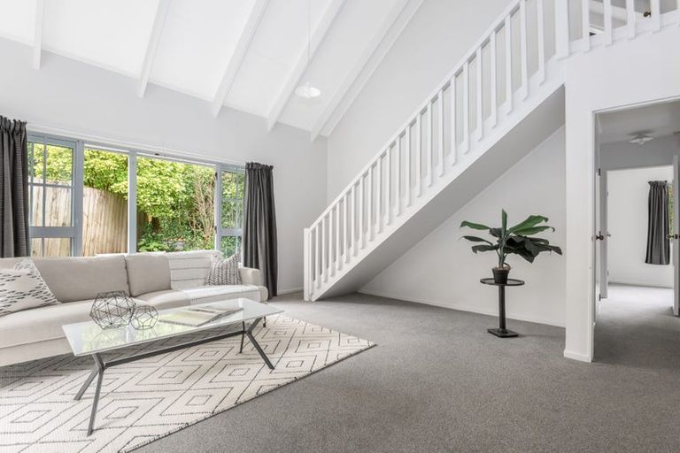 Photo of property in 2/54 Hungerford Road, Houghton Bay, Wellington, 6023