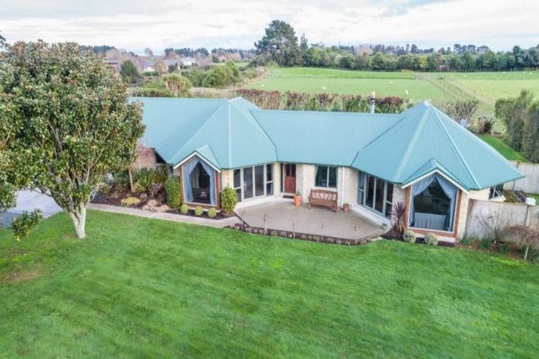 Photo of property in 28 Waipuna Grove, Levin, 5571