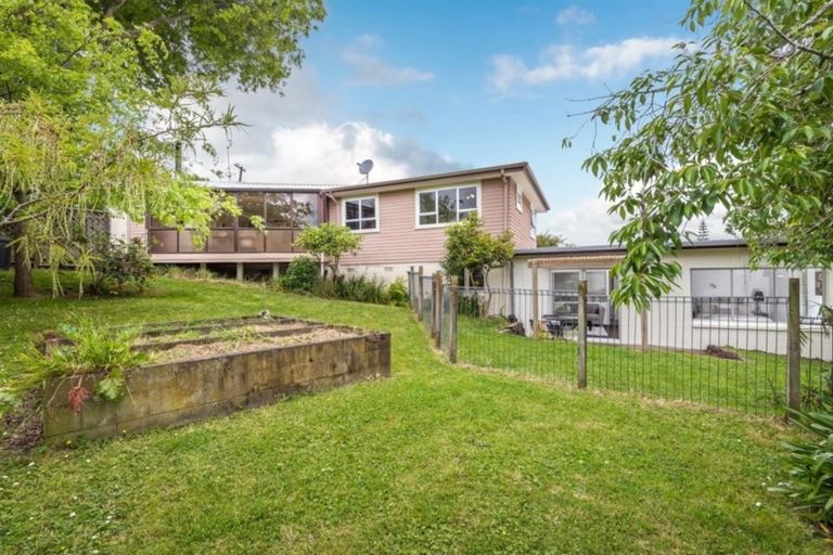 Photo of property in 9 Phillip Parade, Forrest Hill, Auckland, 0620