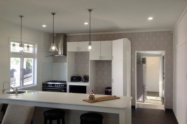 Photo of property in 10 Kitchener Terrace, Moturoa, New Plymouth, 4310