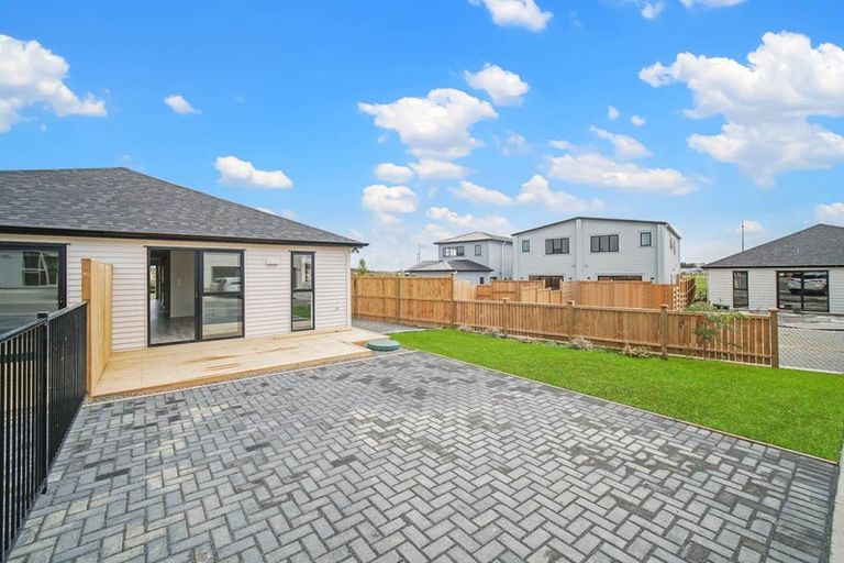 Photo of property in 6 Rorotu Avenue, Karaka, Papakura, 2113