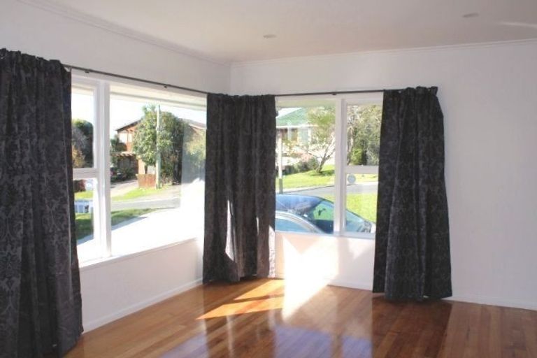 Photo of property in 61 Ocean View Road, Hillcrest, Auckland, 0627