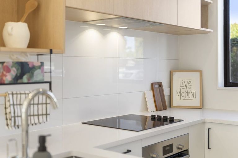 Photo of property in 13 Paetai Lane, Te Atatu Peninsula, 0610