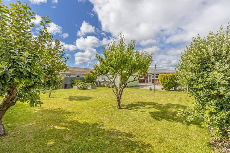 Photo of property in 35 Daniels Road, Redwood, Christchurch, 8051