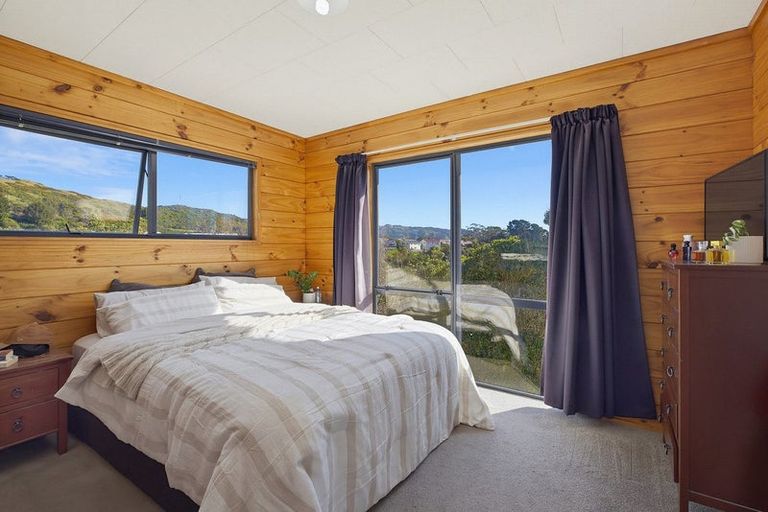 Photo of property in 32 Northumberland Street, Cannons Creek, Porirua, 5024
