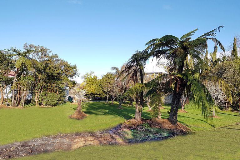 Photo of property in 64 Harbour View Road, Point Wells, 0986