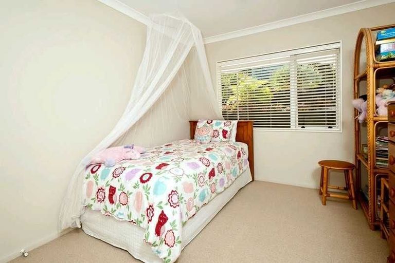 Photo of property in 31 Cricklade Terrace, Windsor Park, Auckland, 0632