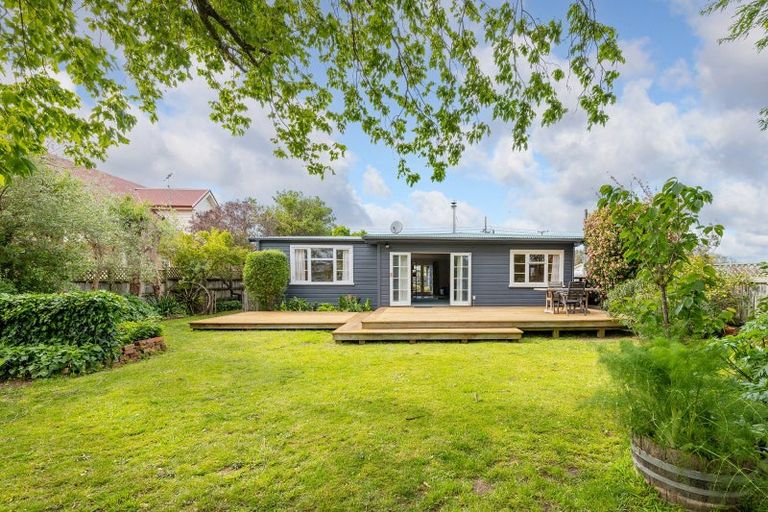 Photo of property in 37 Sackville Street, Martinborough, 5711