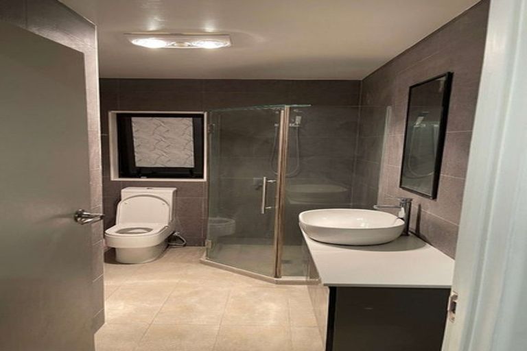 Photo of property in 43 Renata Crescent, Te Atatu Peninsula, Auckland, 0610