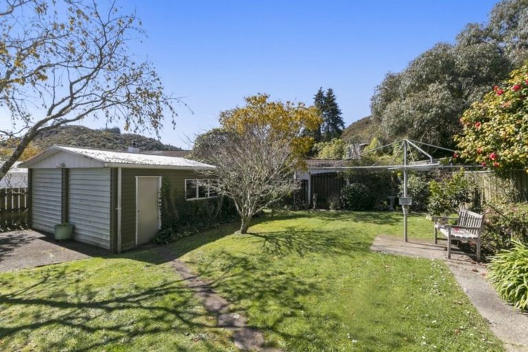 Photo of property in 9 Willis Grove, Wainuiomata, Lower Hutt, 5014