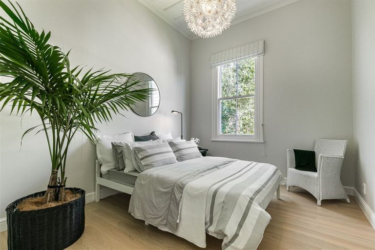 Photo of property in 4 William Bond Street, Stanley Point, Auckland, 0624