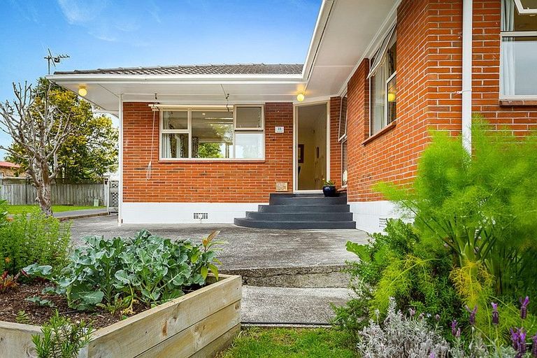 Photo of property in 23 Lucinda Place, Glen Eden, Auckland, 0602