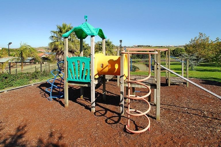 Photo of property in 342 Gulf Harbour Drive, Gulf Harbour, Whangaparaoa, 0930