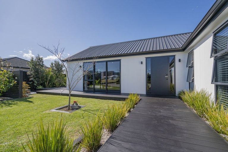 Photo of property in 128 Kupe Drive, Whitianga, 3510