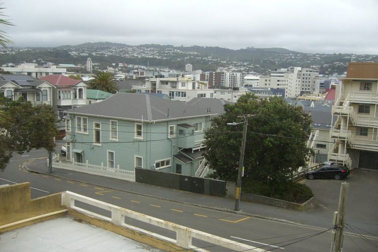 Photo of property in 4 Hawker Street, Mount Victoria, Wellington, 6011