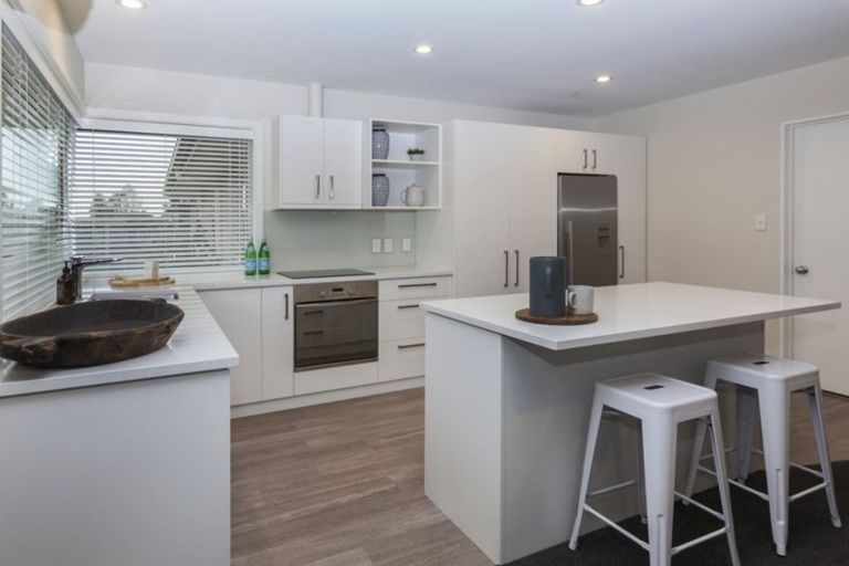 Photo of property in 19 Thornwood Place, Redwood, Christchurch, 8051