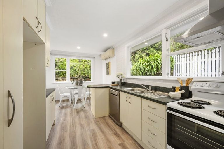 Photo of property in 83 Beazley Avenue, Paparangi, Wellington, 6037