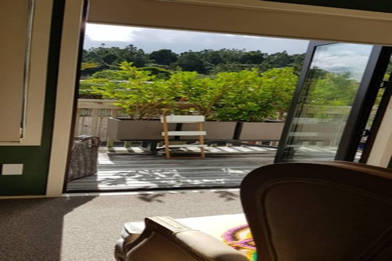 Photo of property in 11 Odin Place, Beach Haven, Auckland, 0626