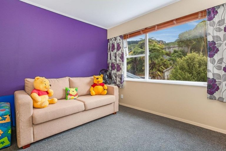 Photo of property in 1 Julia Place, Tawa, Wellington, 5028