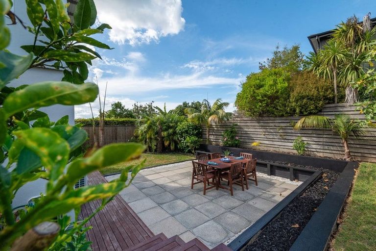 Photo of property in 1/598 Beach Road, Rothesay Bay, Auckland, 0630