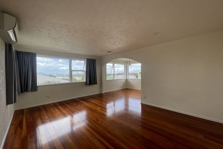 Photo of property in 2/42 Bruce Road, Glenfield, Auckland, 0629