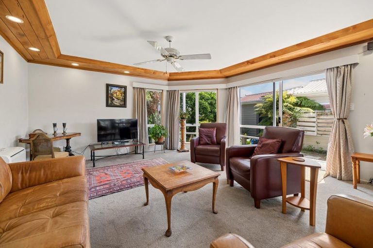Photo of property in 6 Lillian Place, Orewa, 0931