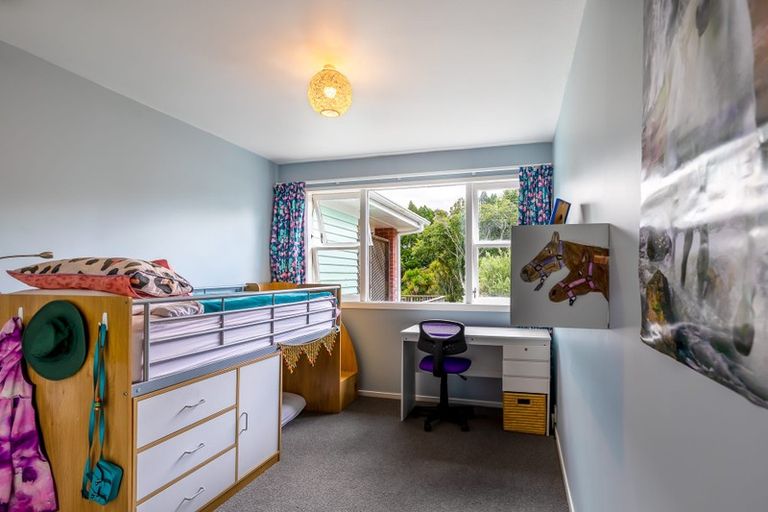 Photo of property in 9 Raroa Terrace, Waiatarua, Auckland, 0604