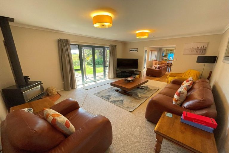 Photo of property in 2a Kaitake Place, Oakura, 4314