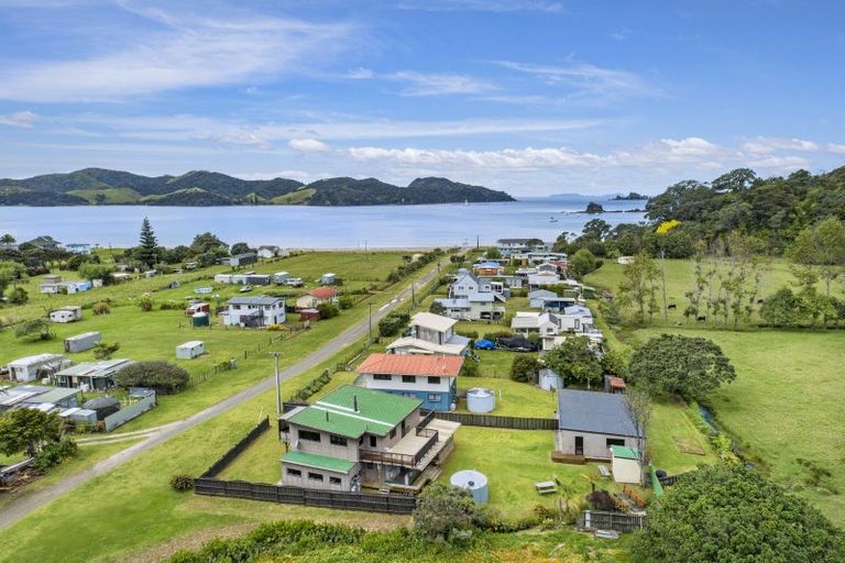 Photo of property in 27 Taiwa Road, Oakura, Hikurangi, 0184