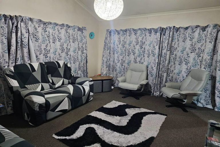 Photo of property in 87 Riverton Drive, Randwick Park, Auckland, 2105