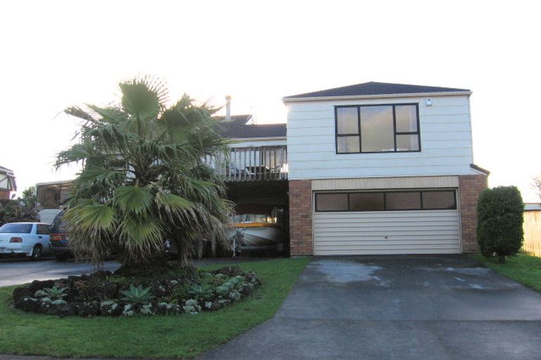 Photo of property in 11 Tadley Court, Goodwood Heights, Auckland, 2105