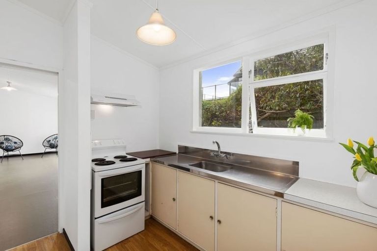 Photo of property in 2/345 Muritai Road, Eastbourne, Lower Hutt, 5013